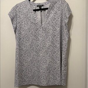 Hilary Radley V Neck‎ with Cap SleevesBlouse Size XXL White and Black Speckled